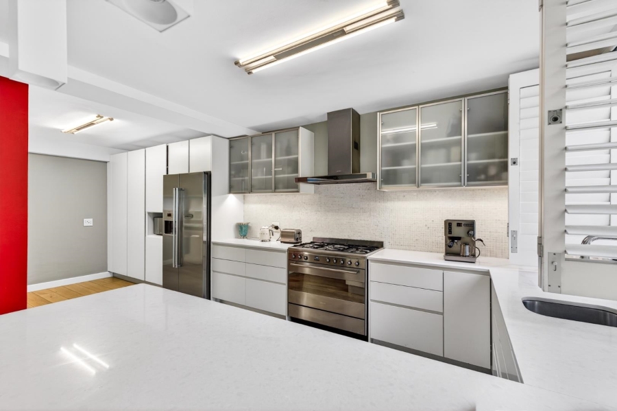 3 Bedroom Property for Sale in Vredehoek Western Cape